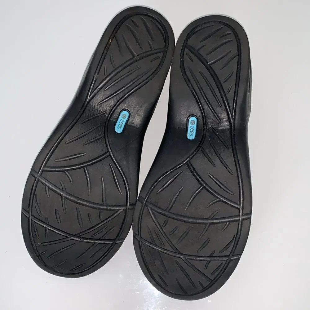 NWT B Zeeb Women’s Slip-On Black/Florals Shoes Size 9,5